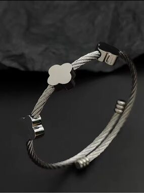 Modern Silver Cable Clover Accent Bracelet